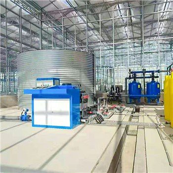 Siltumnīcas apūdeņošanas sistēmas mēslojuma mašīna