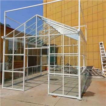 Mini dārza stikla siltumnīca